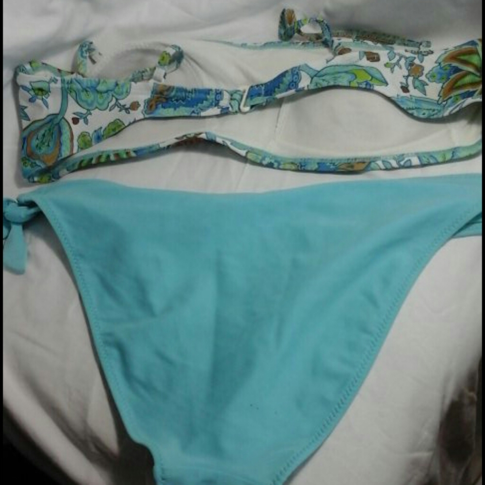 Swimsuit - Picture 3 of 3